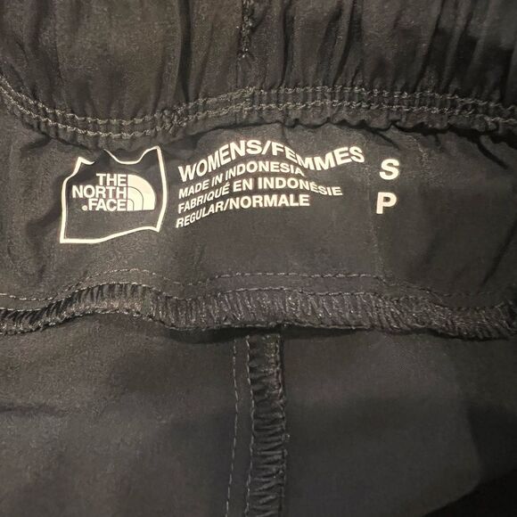 The North Face Women’s Black Athletic Running Shorts Elastic Waist Pockets Sz S - Picture 5 of 8